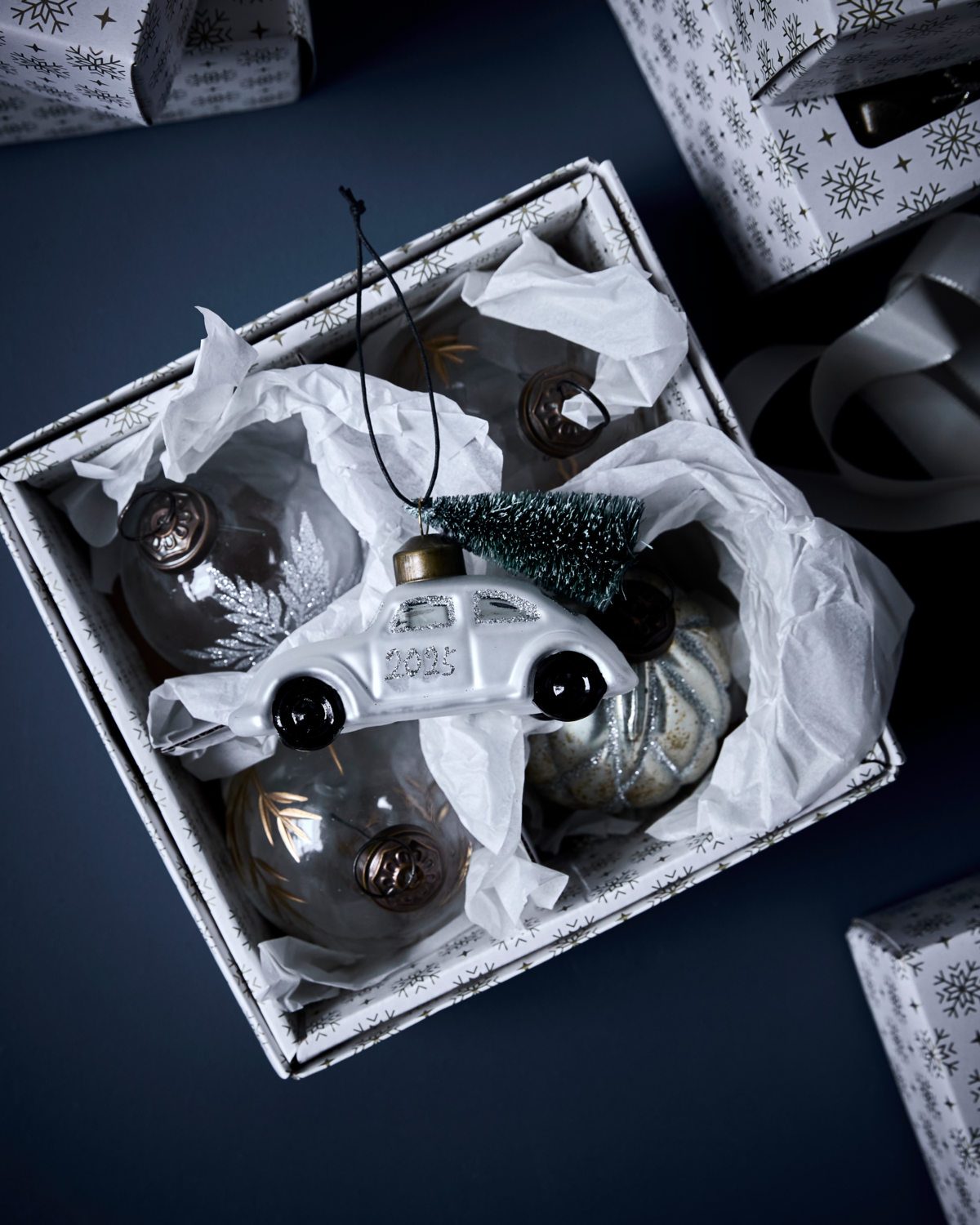 Hängedekoration CAR | Weiss-Silber