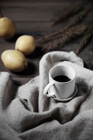 Tasse mit Untersetzer | Crèmeweiss gesprenkelt